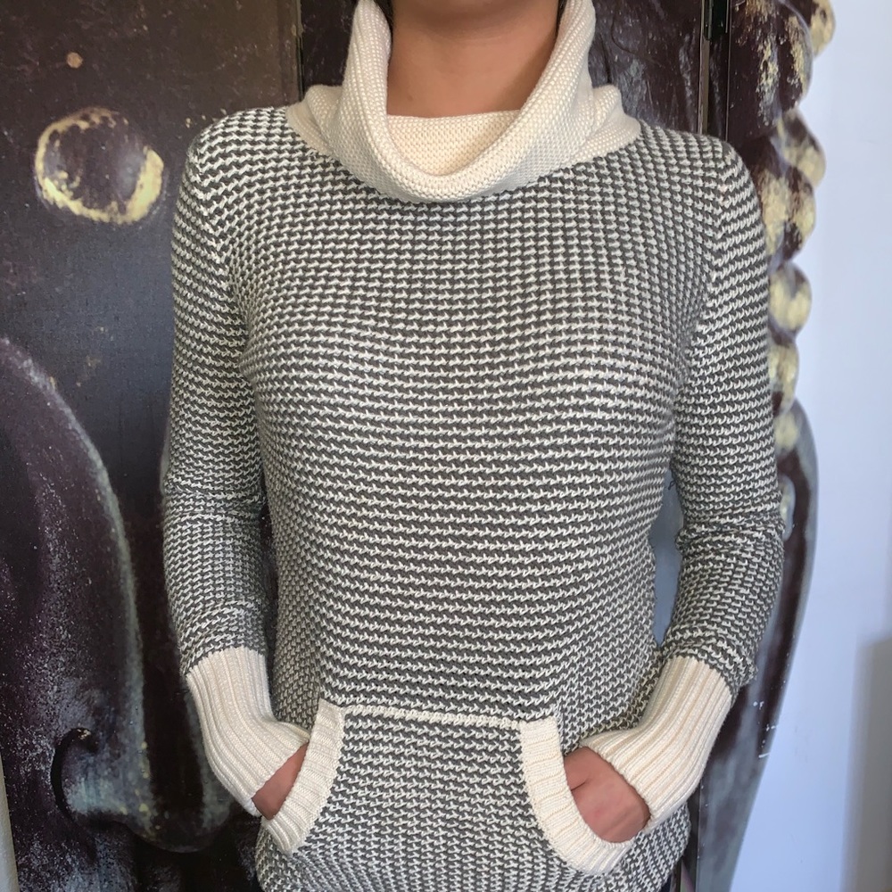 Old navy turtleneck sweater